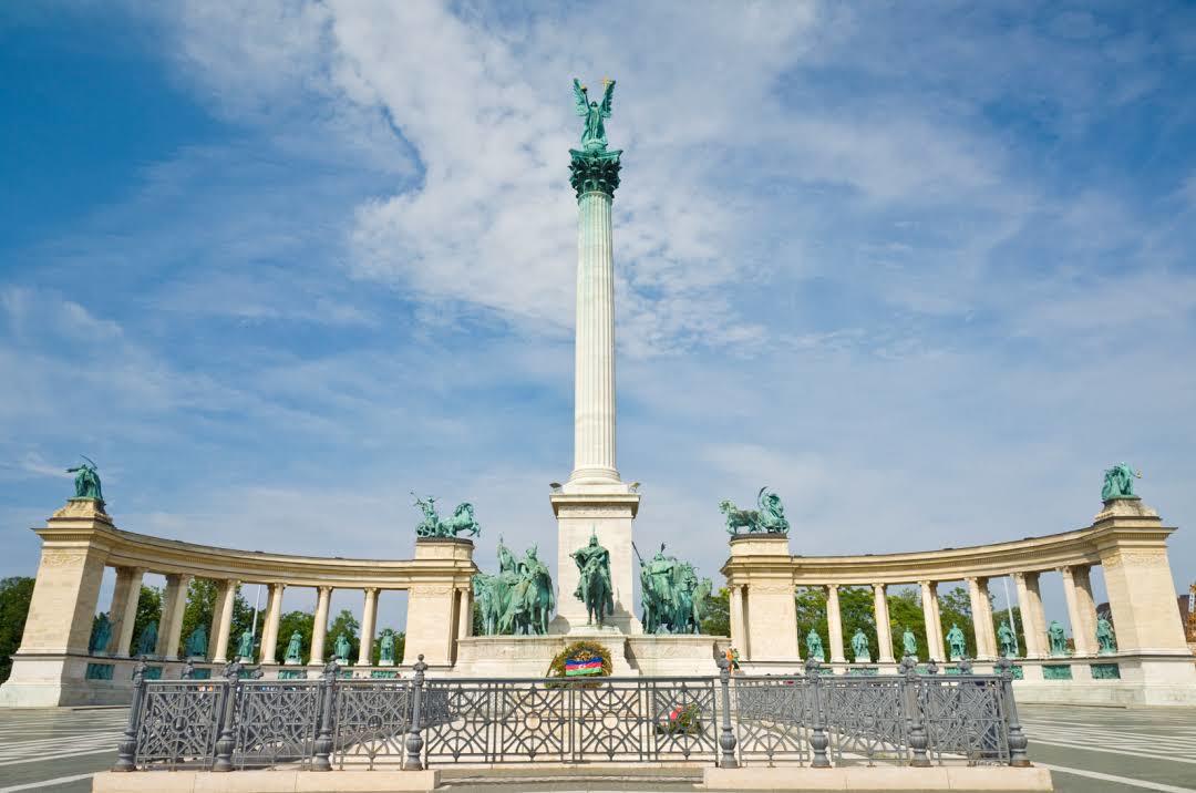 Piazza degli Eroi